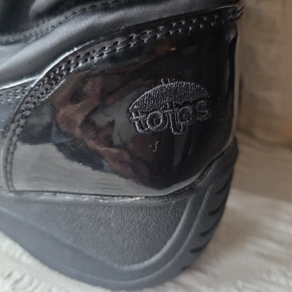 Totes Black Winter Boots with Faux Fur